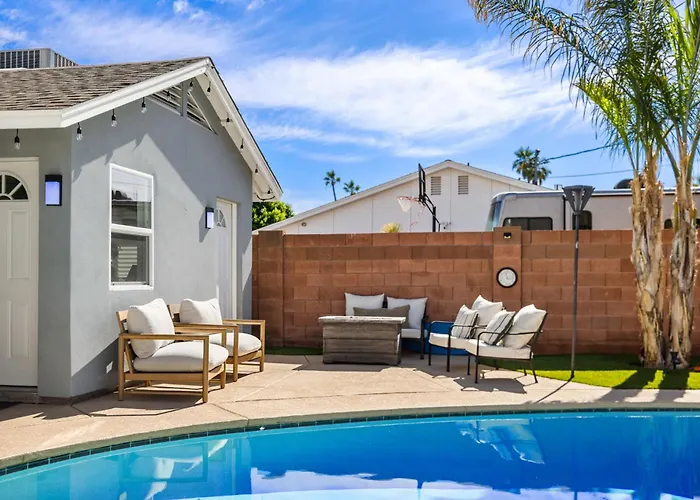 Cactus Oasis 5-br House Casitaheated & Pool