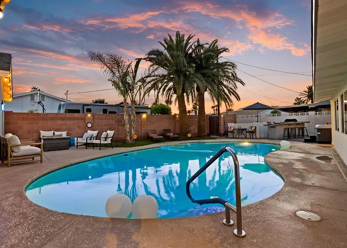 Cactus Oasis 5-br House Casitaheated & Pool Holiday home Scottsdale