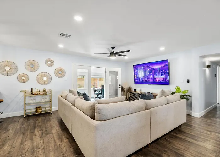 Cactus Oasis 5-br House Casitaheated & Pool *