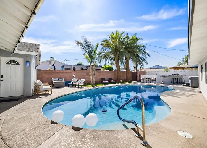 Cactus Oasis 5-br House Casitaheated & Pool
