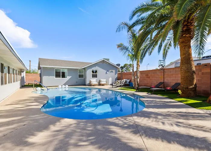 Cactus Oasis 5-br House Casitaheated & Pool