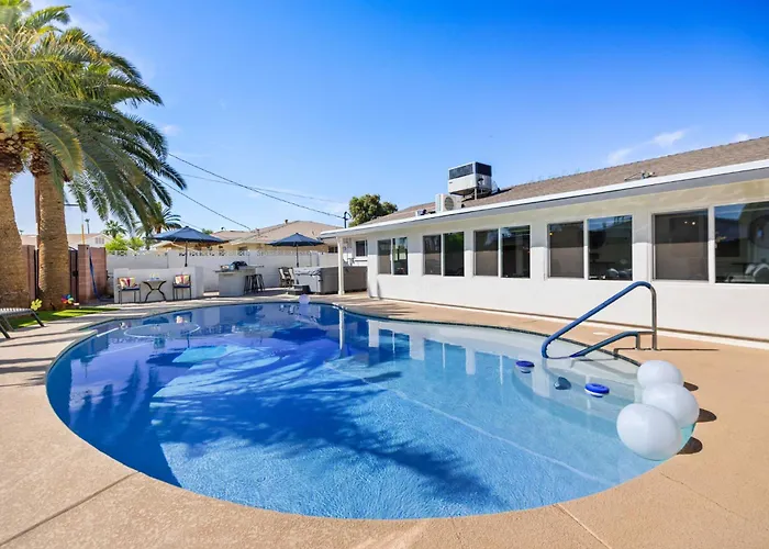 Cactus Oasis 5-br House Casitaheated & Pool
