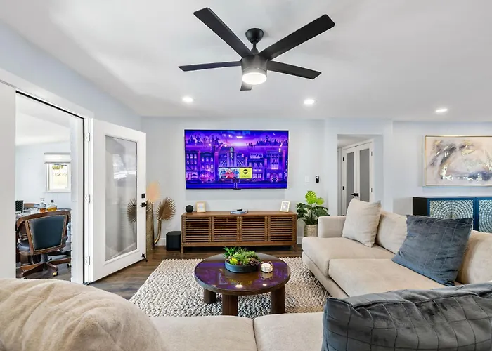 Cactus Oasis 5-br House Casitaheated & Pool